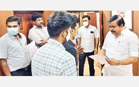 சென்னை, மதுரை, தஞ்சையில் ஏற்கெனவே நடைபெற்றுள்ள நிலையில் திருச்சியில் 11-வது உலகத் தமிழ் மாநாடு நடத்த வேண்டும்: அமைச்சர்கள், தமிழறிஞர்களிடம் ஆதரவு திரட்டி வரும் சமூக ஆர்வலர்கள்