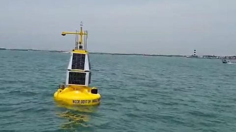 புதுச்சேரியில் அதிநவீன கருவிகள் அடங்கிய மிதவை கடலில் அமைப்பு: கடல் நீரின் தரத்தை இணையத்தில் அறிய வசதி