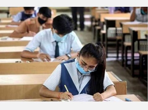 பிளஸ் 2 மாணவர்களின் இம்ப்ரூவ்மென்ட் தேர்வு முடிவு வரும்வரை மாணவர் சேர்க்கை இறுதி செய்யத் தடை கோரி வழக்கு: உயர் நீதிமன்றம் மறுப்பு