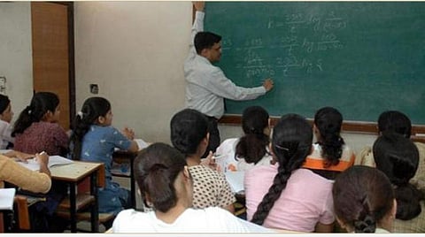 கல்லூரிகளில் மூத்த பேராசிரியருக்கே பொறுப்பு முதல்வர் பதவி: கல்லூரிக் கல்வி இயக்குநரகம் அறிவுறுத்தல்