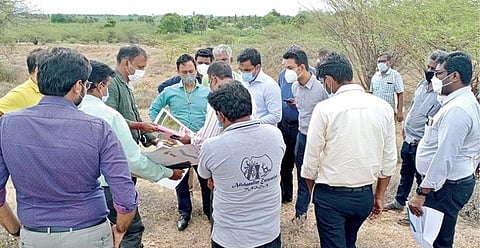 ஆதிச்சநல்லூரில் உலகதரம் வாய்ந்த அருங்காட்சியகம் அமைக்கப்படவுள்ள இடத்தில் மத்திய தொல்லியல் துறை அதிகாரிகள் ஆய்வு நடத்தினர்.