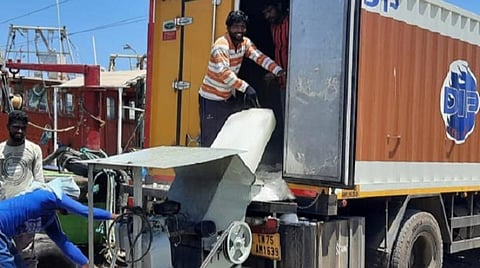 குமரி மேற்கு கடற்கரை பகுதியில் மீன்பிடி தடைகாலம் நீங்கியது; 3 துறைமுகங்களில் இருந்து விசைப்படகுகள் கடலுக்கு புறப்படுகின்றன