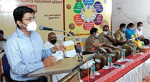 கரோனா 3-வது அலையை தவிர்க்க திருப்பூரில் விழிப்புணர்வுக் கூட்டம் :