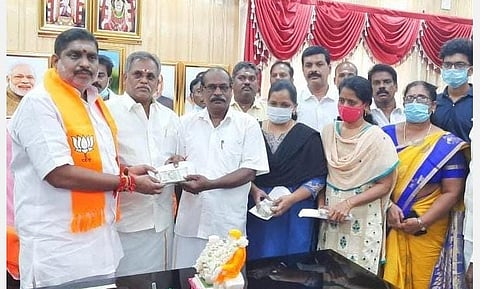 புதுச்சேரியில் பள்ளிகள் திறப்பு தொடர்பாக நாளை அதிகாரிகளுடன் ஆலோசனை