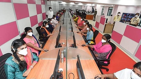 மின்னகம் மையத்தின் புகார் எண்; நுகர்வோருக்கு எஸ்எம்எஸ் மூலம் தெரிவிக்கும் மின்வாரியம்: எளிதில் புகார் அளிக்க வசதி