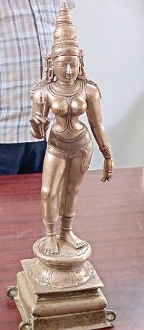 திருநெல்வேலியில் வீட்டில் இருந்து பறிமுதல் செய்யப்பட்ட பூதேவி சிலை. படம்: மு.லெட்சுமி அருண்.