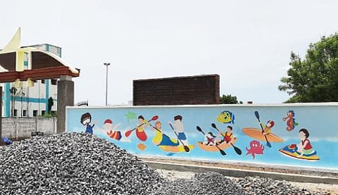 பரங்கிப்பேட்டை நீர் விளையாட்டு வளாகத்தில் உள்ள கட்டிடங்கள்.