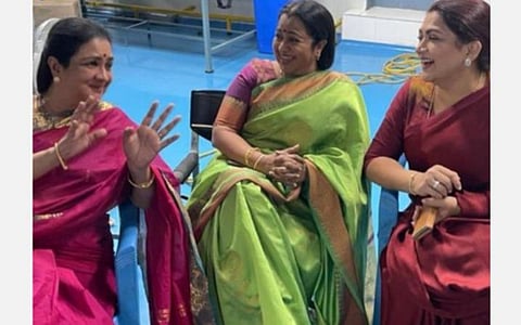 படப்பிடிப்பில் ஊர்வசி, ராதிகா, குஷ்பு.