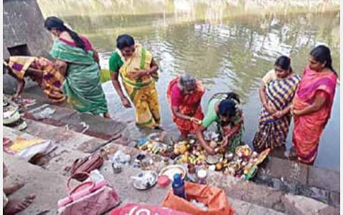 காவிரிக் கரைகள், கடற்கரைகள் வெறிச்சோடின: டெல்டா மாவட்டங்களில் 2-வது ஆண்டாக களையிழந்த ஆடிப்பெருக்கு விழா
