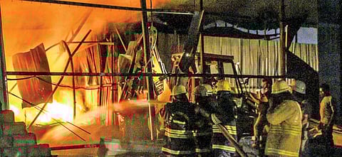 வானகரத்தில் தனியார் நிறுவனத்தில் தீ விபத்து