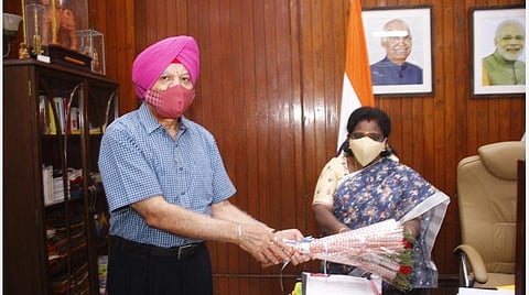 புதுச்சேரி பல்கலை. மேம்பாட்டுக்கு காரைக்கால், மாஹேயில் கூடுதல் நிலம்: ஆளுநரிடம் துணைவேந்தர் வலியுறுத்தல்