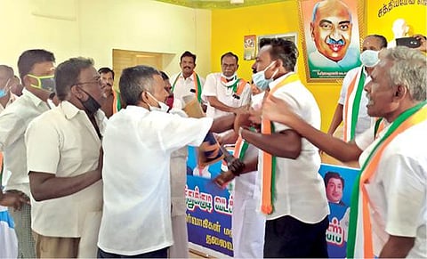 கோவில்பட்டியில் வடக்கு மாவட்ட காங்கிரஸ் ஆலோசனைக் கூட்டத்தில் நிர்வாகிகளுக்கு இடையே வாக்குவாதம் ஏற்பட்டது.