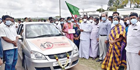 தாளவாடியை அடுத்த தொட்டகாஜனூரில் ‘மக்களைத் தேடி மருத்துவம்’ திட்டத்தை வீட்டுவசதித்துறை அமைச்சர் சு.முத்துசாமி தொடங்கி வைத்தார்.