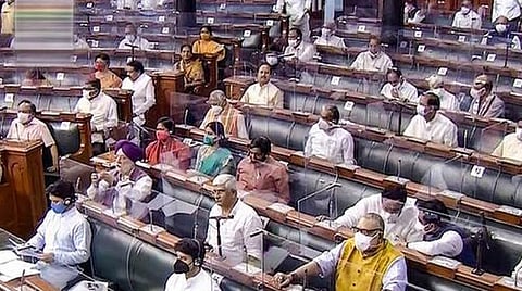 முன்தேதியிட்டு வரி விதிக்கும் சட்டத்தை நீக்க மசோதா: கெய்ர்ன் எனர்ஜி, வோடபோன் நிறுவனங்கள் பயனடையும்