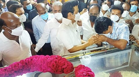 மதுசூதனன் குடும்பத்தினருக்கு ஆறுதல் தெரிவித்த முதல்வர் மு.க.ஸ்டாலின்.