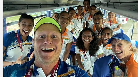 பதக்கத்தைவிடப் பெரிதான ஒன்றை வென்றுள்ளோம்: ஹாக்கி மகளிர் அணி பயிற்சியாளர் உருக்கம்