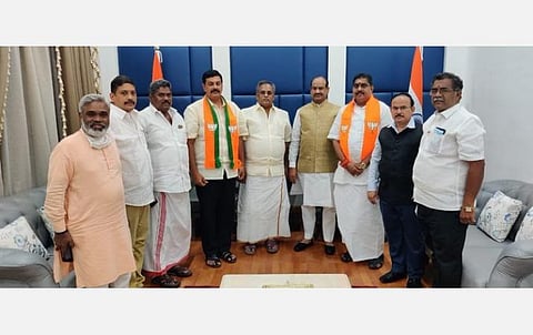 டெல்லியில் மக்களவைத்தலைவர் ஓம்பிர்லாவை சந்தித்த பேரவைத்தலைவர் செல்வம், உள்துறை அமைச்சர் நமச்சிவாயம் மற்றும் பாஜக நிர்வாகிகள்.