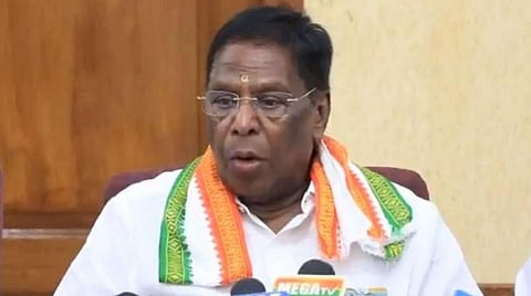 புதுச்சேரியில் போலி பத்திரங்கள் மூலம் நில அபகரிப்பு: சிபிஐ விசாரணைக்கு உத்தரவிட நாராயணசாமி வலியுறுத்தல்