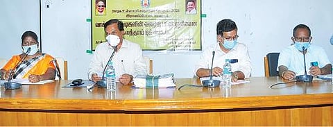 ராணிப்பேட்டை மாவட்டத்தில் உள்ளாட்சி தேர்தல் தொடர்பான கருத்துக் கேட்புக் கூட்டம் ஆட்சியர் கிளாட்ஸ்டன் புஷ்பராஜ் தலைமையில் நேற்று நடைபெற்றது.