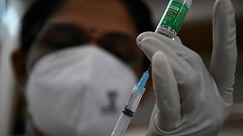 தடுப்பூசி செலுத்தினால் மட்டுமே மருந்து: புதுவை சுகாதாரத்துறை முடிவால் முதியோர் வேதனை