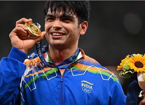 ஒலிம்பிக் ஈட்டி எறிதலில் தங்கம் வென்ற இந்திய வீரர் நீரஜ் சோப்ரா | படம் உதவி: ட்விட்டர்.
