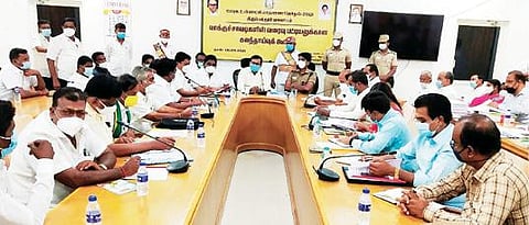 திருப்பத்தூர் மாவட்ட ஆட்சியர் அமர் குஷ்வாஹா தலைமையில் அனைத்து அரசியல் கட்சி பிரதிநிதிகள் கூட்டம் நேற்று நடைபெற்றது.