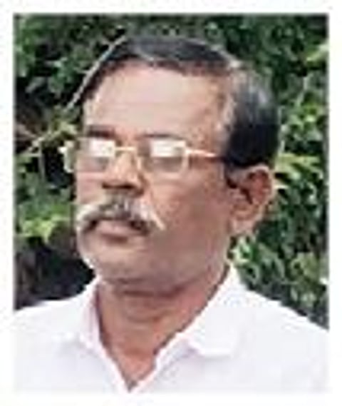 சிவகங்கை அருகே வேம்பத்தூரில் சீரமைக்கப்பட்ட ஊராட்சி ஒன்றியத் தொடக்கப் பள்ளி. (உள்படம்) ரமேஷ்குமார்