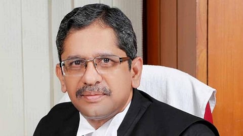 உச்ச நீதிமன்ற தலைமை நீதிபதி என்.வி.ரமணா புகாரை அடுத்து நீதிபதிகள் பற்றி அவதூறு கருத்து வெளியிட்ட 5 பேர் கைது: சிபிஐ அதிகாரிகள் நடவடிக்கை