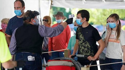 அமெரிக்காவில் அடுத்த அலை?- கரோனா தினசரி பாதிப்பு 1 லட்சம்: படுக்கையின்றி மக்கள் தவிப்பு