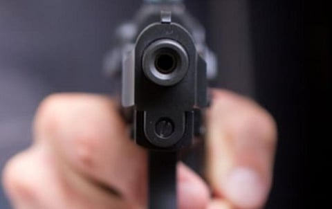 வங்கியில் துப்பாக்கியைக் காட்டி மிரட்டி பணம், நகை கொள்ளையடித்த வழக்கில் 5 பேருக்கு 10 ஆண்டுகள் சிறை தண்டனை