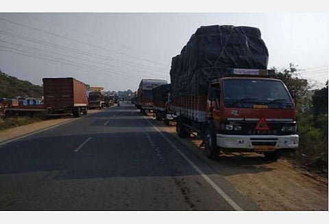 அரசின் வெள்ளை அறிக்கையால் லாரி உரிமையாளர்கள் அச்சம்: சம்மேளன செயலாளர் பேச்சு