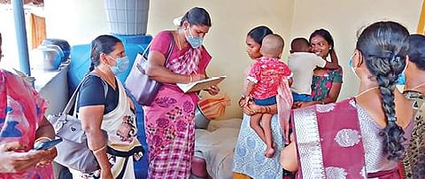 நாமக்கல் நரிக்குறவர் காலனியில் பள்ளி செல்லா குழந்தைகள் தொடர்பாக கணக்கெடுக்கும் பணி மேற்கொள்ளப்பட்டது.