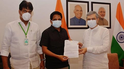 சாதாரண பயணிகள் ரயிலை உடனே இயக்கிடுக; விரைவு ரயில்களில் பொது பெட்டிகளை இணைத்திடுக: ரயில்வே அமைச்சரிடம் சு.வெங்கடேசன் எம்.பி. மனு