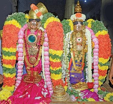 சிறப்பு அலங்காரத்தில் ஸ்ரீஆண்டாள் - ரெங்கமன்னார்.