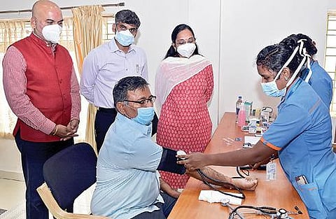 காஞ்சிபுரம் மாவட்ட ஆட்சியர் அலுவலக வளாகத்தில் நடைபெற்ற இருதய நோய் பரிசோதனை முகாமை, ஆட்சியர் மா.ஆர்த்தி தொடங்கி வைத்து ஆய்வு செய்தார்.