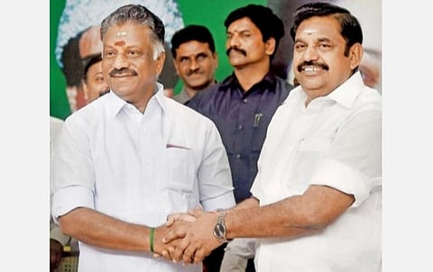 அதிமுகவினர் மீதான வழக்குகளை எதிர்கொள்ள 6 பேர் கொண்ட சட்ட ஆலோசனை குழு: ஒருங்கிணைப்பாளர்கள் ஓபிஎஸ், இபிஎஸ் அறிவிப்பு