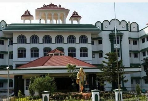 60 வயது கடந்தோரை அரசு வழக்கறிஞர்களாக நியமிக்கத் தடைகோரி வழக்கு: உள்துறைச் செயலர் பதிலளிக்க உத்தரவு