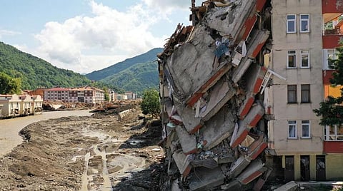 துருக்கியில் வெள்ளம்: 48 பேர் பலி