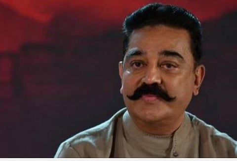 எழுத்தாளர்கள், கலைஞர்கள், அறிஞர்கள் விருது நடைமுறையில் மன்னராட்சி தொனி: கமல் விமர்சனம்