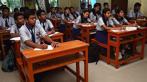 ஒரு வாரத்துக்குள் மாற்றுச் சான்றிதழ்: முதன்மைக் கல்வி அலுவலர்களுக்கு அறிவுறுத்தல்