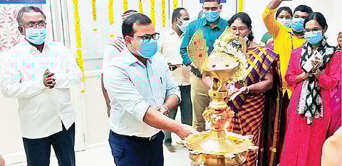 திருப்பத்தூர் வட்டாட்சியர் அலுவலகத்தில் நில அளவை மற்றும் பதிவேடு துறையின் வேளாண் நில அளவை மையத்தை நேற்று குத்துவிளக்கேற்றி திறந்து வைத்த மாவட்ட ஆட்சியர் அமர் குஷ்வாஹா.