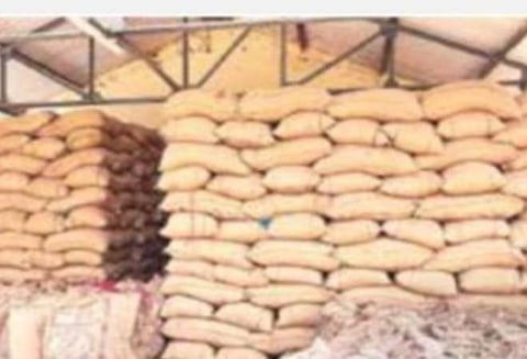 ஆரணி அருகே விவசாயிடம் நெல் மூட்டைகளை எடை போட லஞ்சம்: இருவர் கைது