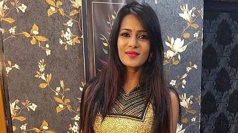 மீரா மிதுன் யூடியூப் பக்கத்தை முடக்க போலீஸார் நடவடிக்கை