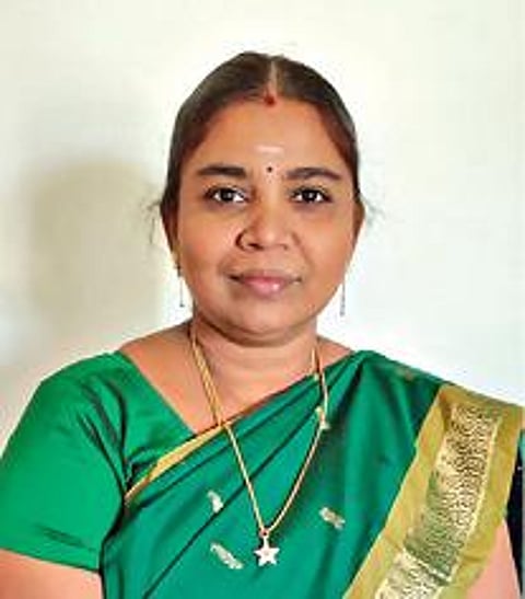 தலைமை ஆசிரியை டி.லலிதா