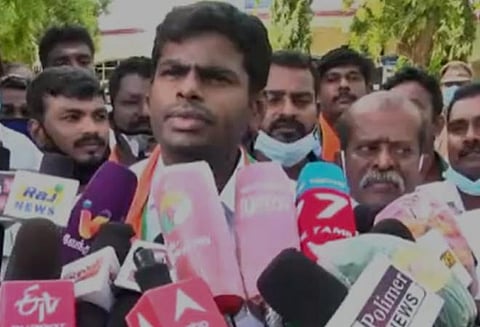 செய்தியாளர்களிடம் பேசிய அண்ணாமலை.