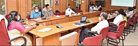 கொல்லிமலை அரசு பழங்குடியினர் தொழிற்பயிற்சி நிலைய மேம்பாடு குறித்து அதிகாரிகளுடன் நாமக்கல் ஆட்சியர் ஸ்ரேயா சிங் ஆலோசனை நடத்தினார்.