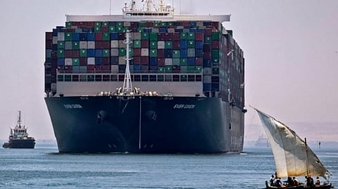 சூயஸ் கால்வாய்க்கு மீண்டும் வந்த 'எவர் கிவன்' கப்பல்: திக்திக் நிமிடங்களைக் கையாண்ட கால்வாய் ஆணையம்