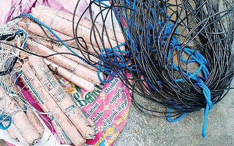 திருப்பத்தூர் அருகே நில பிரச்சினையில் மருமகன் குடும்பத்தை வீட்டோடு வெடி வைத்து கொல்ல முயற்சி: மாமனார் உட்பட 5 பேர் கைது