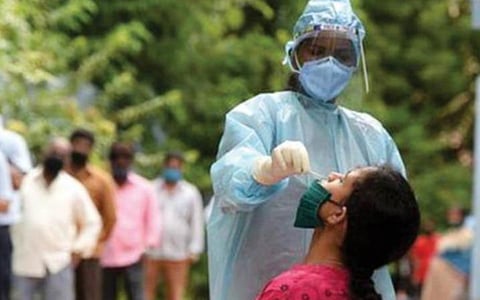 இந்தியாவில் அக்டோபரில் கரோனா மூன்றாவது அலை உச்சம் தொடலாம்: பிரதமர் அலுவலகத்தில் அறிக்கை சமர்ப்பிப்பு