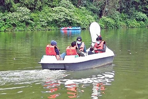 காஸ் சிலிண்டர் விலை அதிகரிப்பால் - உதகை படகு இல்லங்களில் சவாரி கட்டணம் உயர்வு :